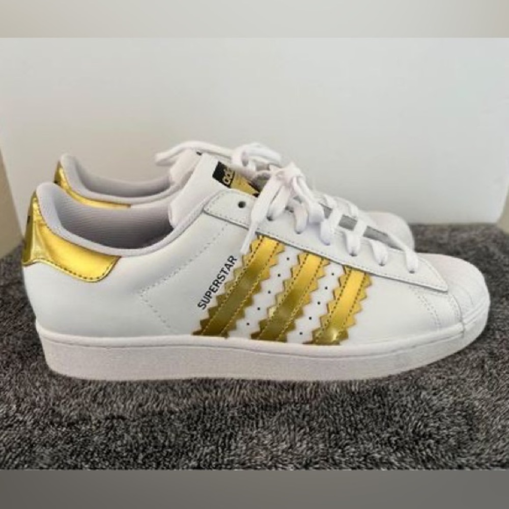 Brand New Adidas Gold Stripes Super Stars Women’s Size 11